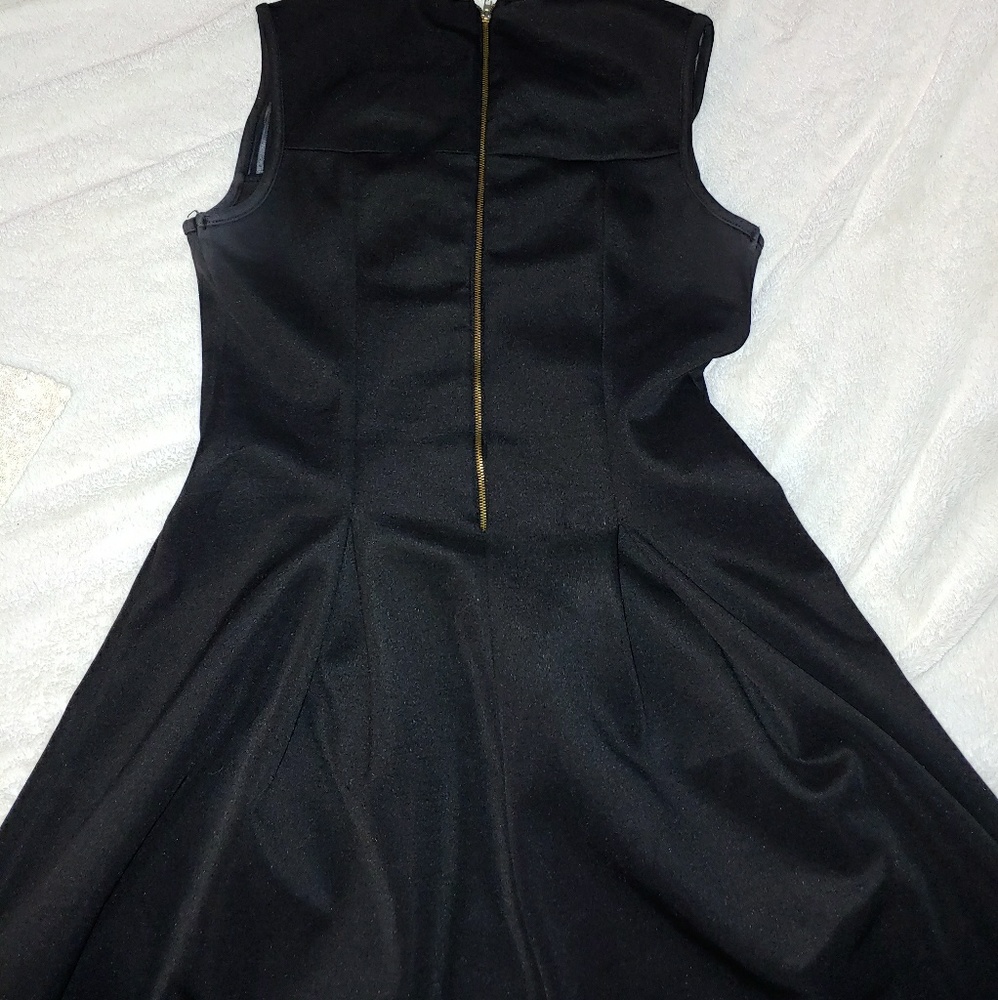 Dress - Picture 2 of 3